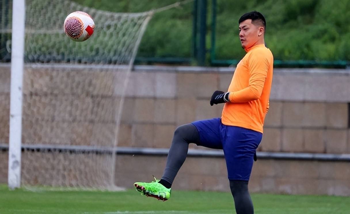 比赛中球员表现抢眼获得主教练肯定 比赛中球员表现抢眼获得主教练肯定