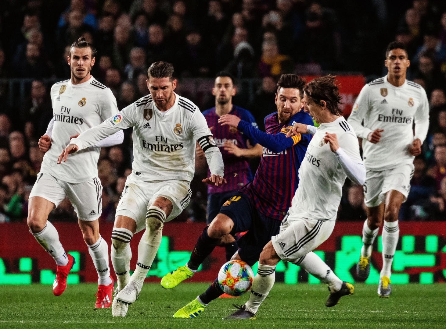 马德里竞技主场领先失利，皇马精彩逆袭