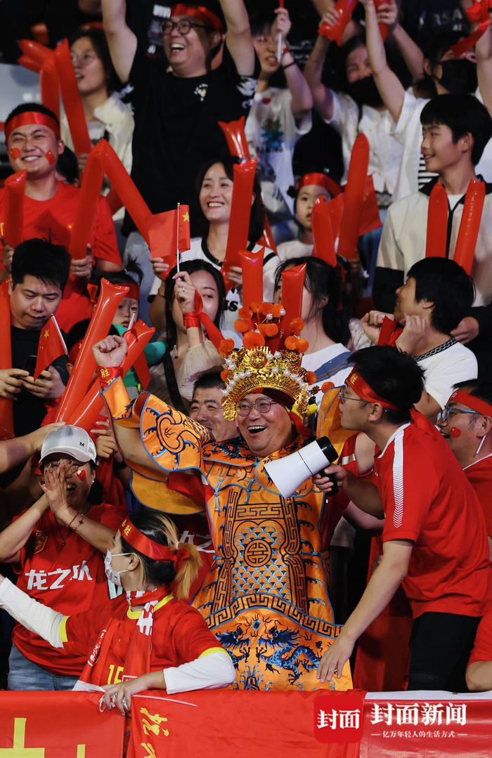 中国女足顶住压力,取得胜利晋级半决赛 中国女足顶住压力,取得胜利晋级半决赛