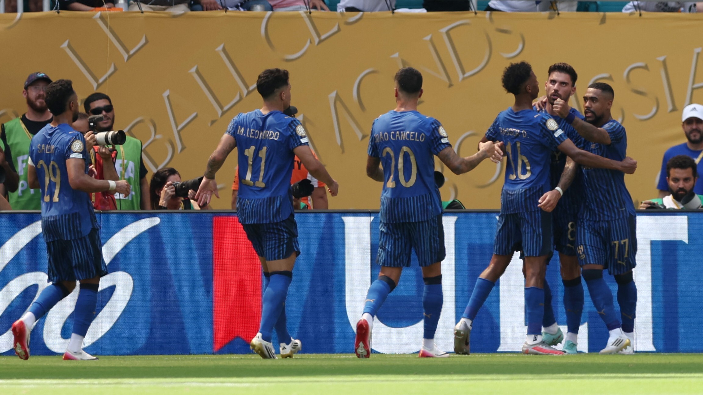 关于亚眠客场大胜尼斯，取得连胜的信息