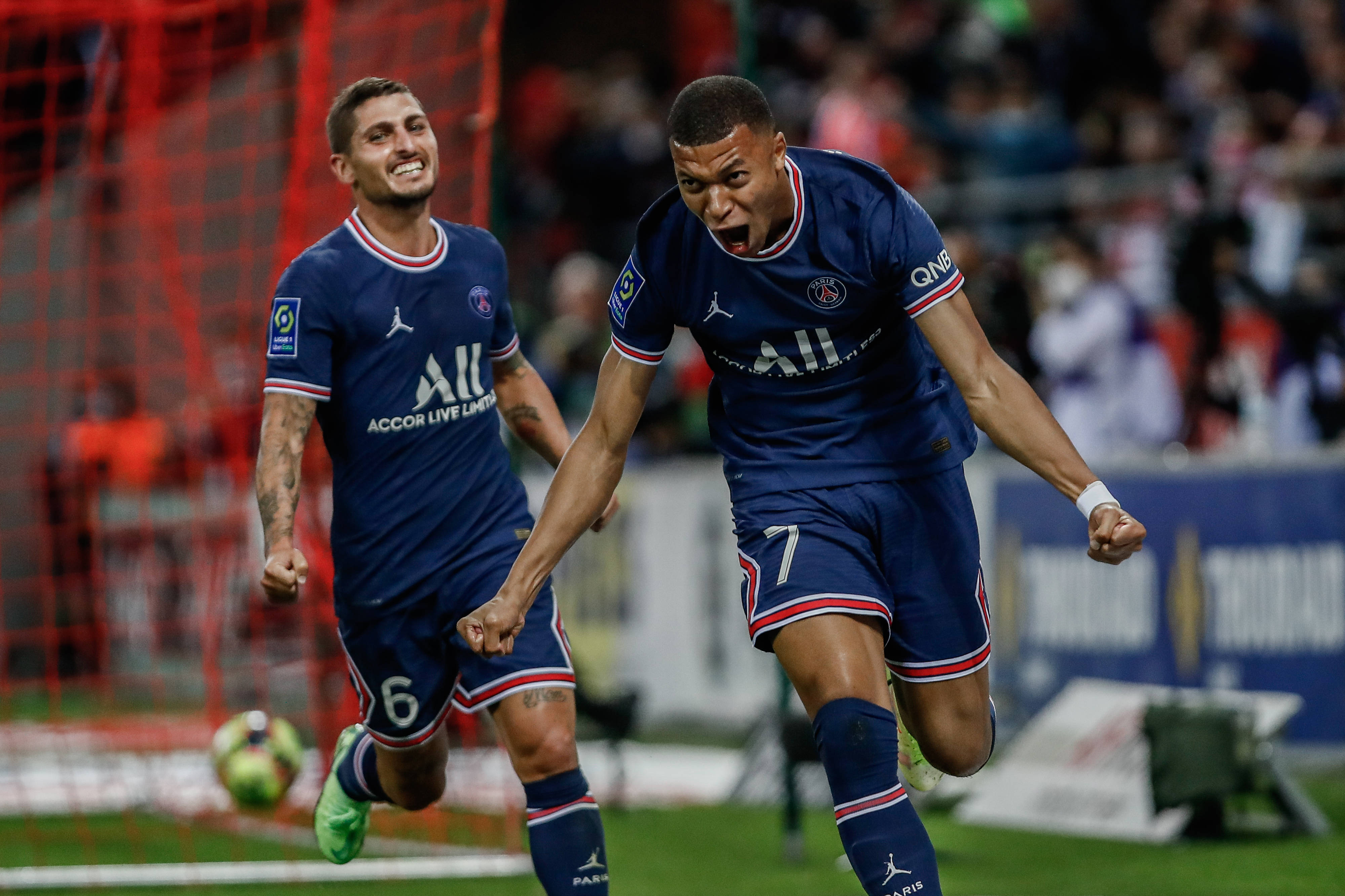 包含巴黎圣日耳曼实力如虹，轻松击败对手！的词条