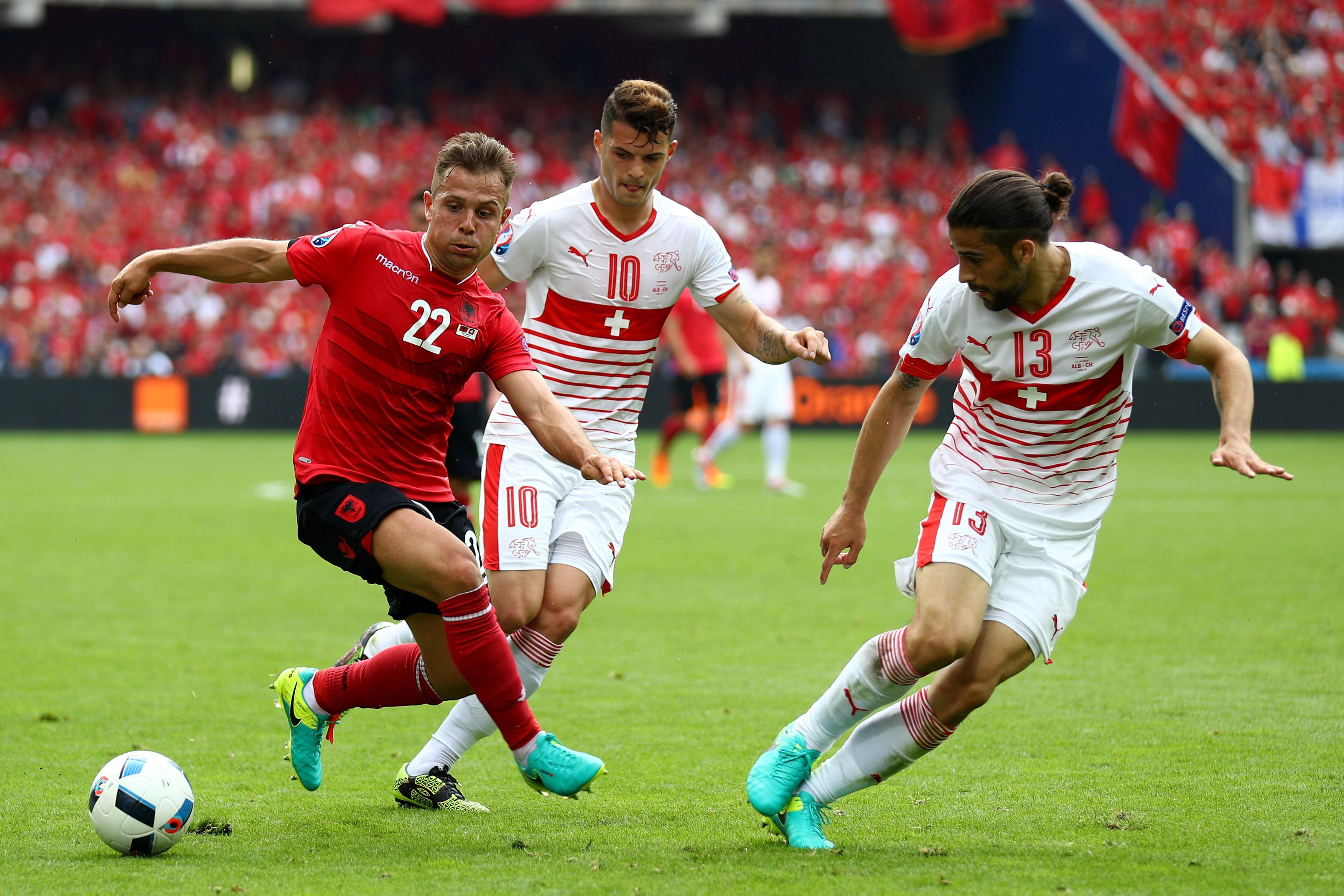 包含欧国联背靠背对决惊险刺激，劲敌交锋的词条