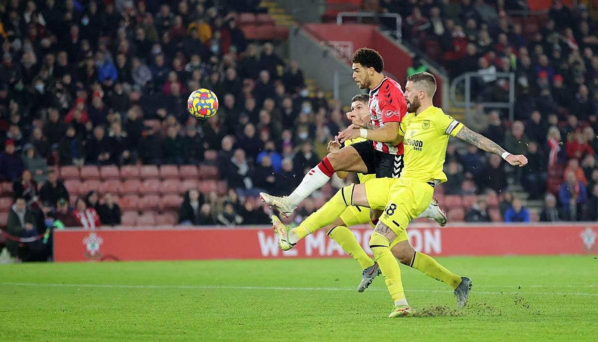 布伦特福德客场喜获三分，终结失利