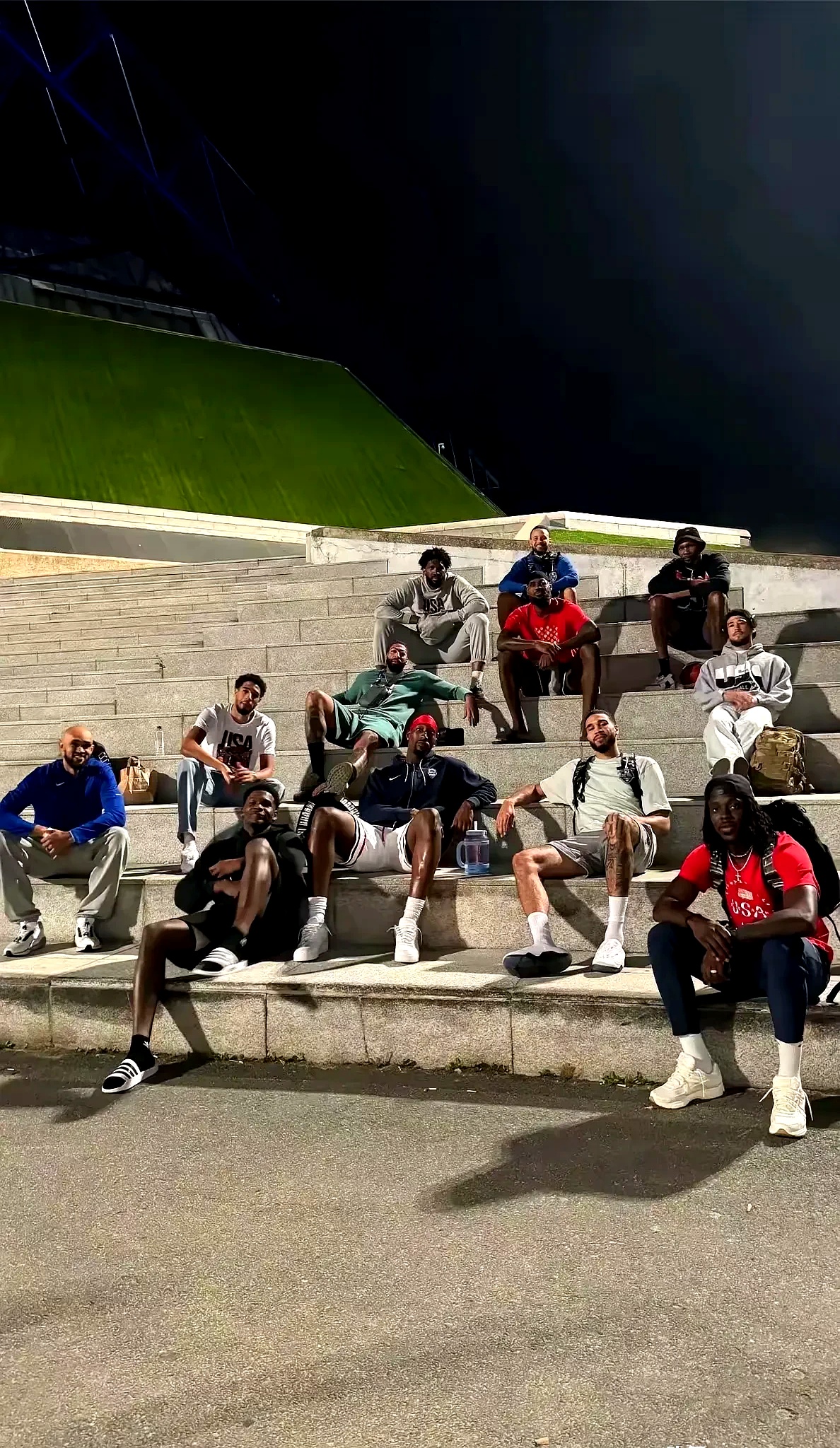 欧洲杯篮球赛场热闹，球迷热情高涨的简单介绍