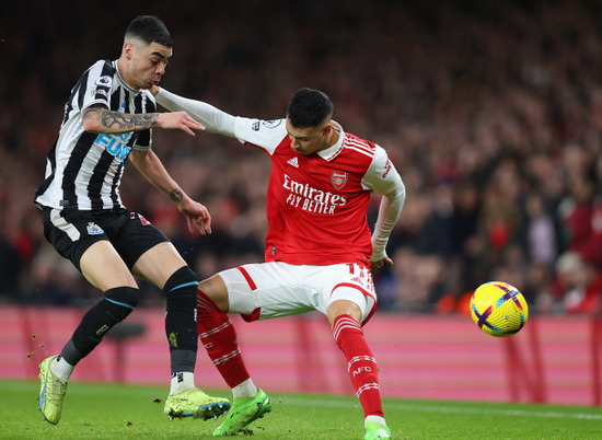 关于塞维利亚攻势凌厉，以防守稳固取得连胜的信息