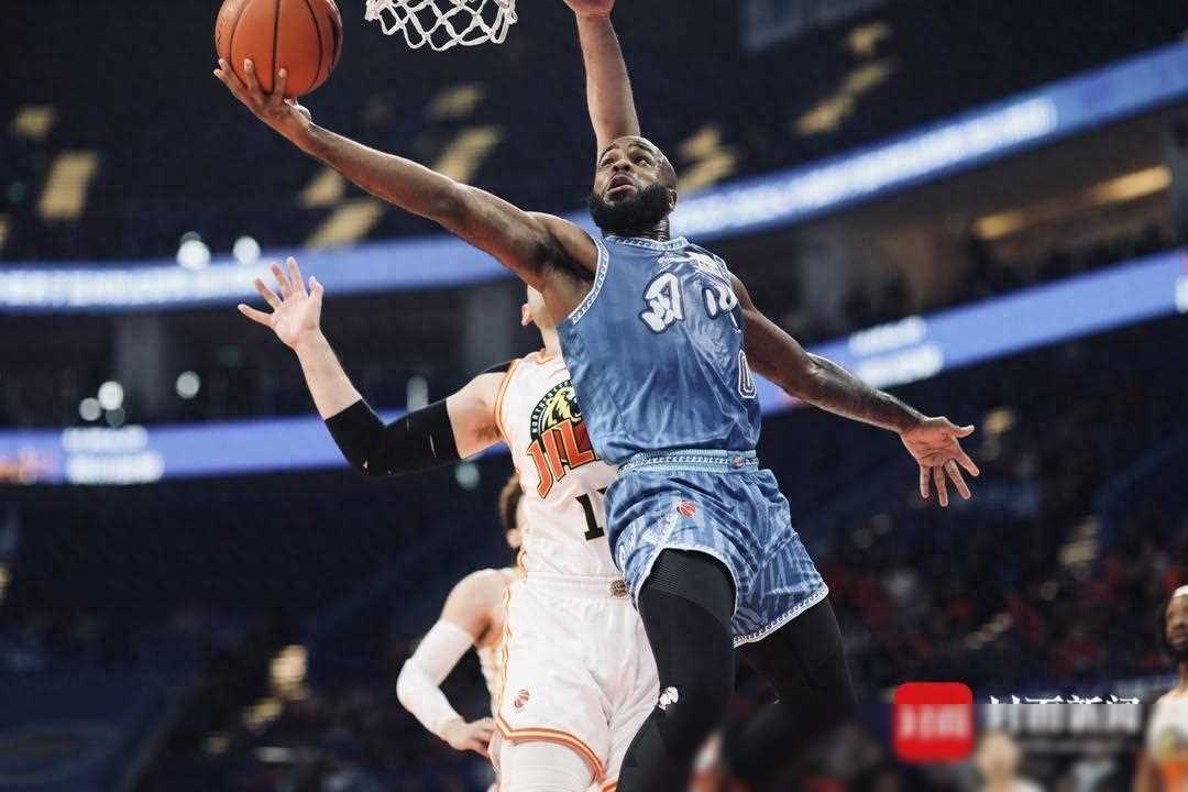 关于四川男篮客场不敌河南队，遭遇困境的信息