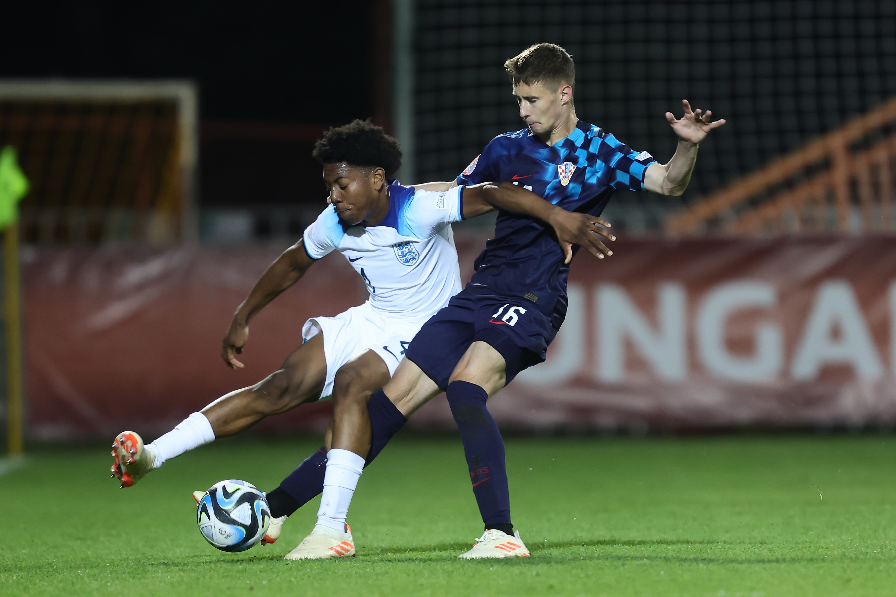 英格兰连胜克罗地亚，轻松晋级欧锦赛！