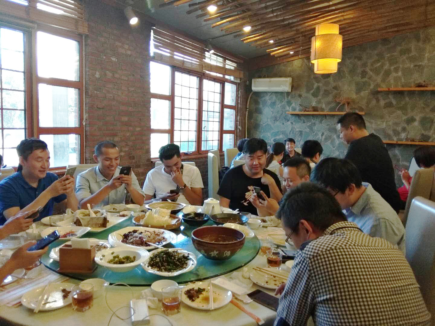 子弹飞舞，射击比赛激情上演