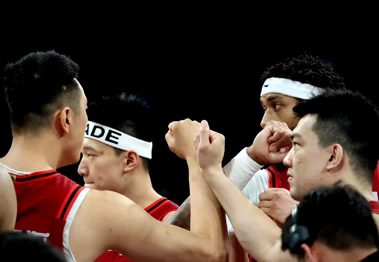 十六强赛火热开战,豪强们展开对决 十六强赛火热开战,豪强们展开对决