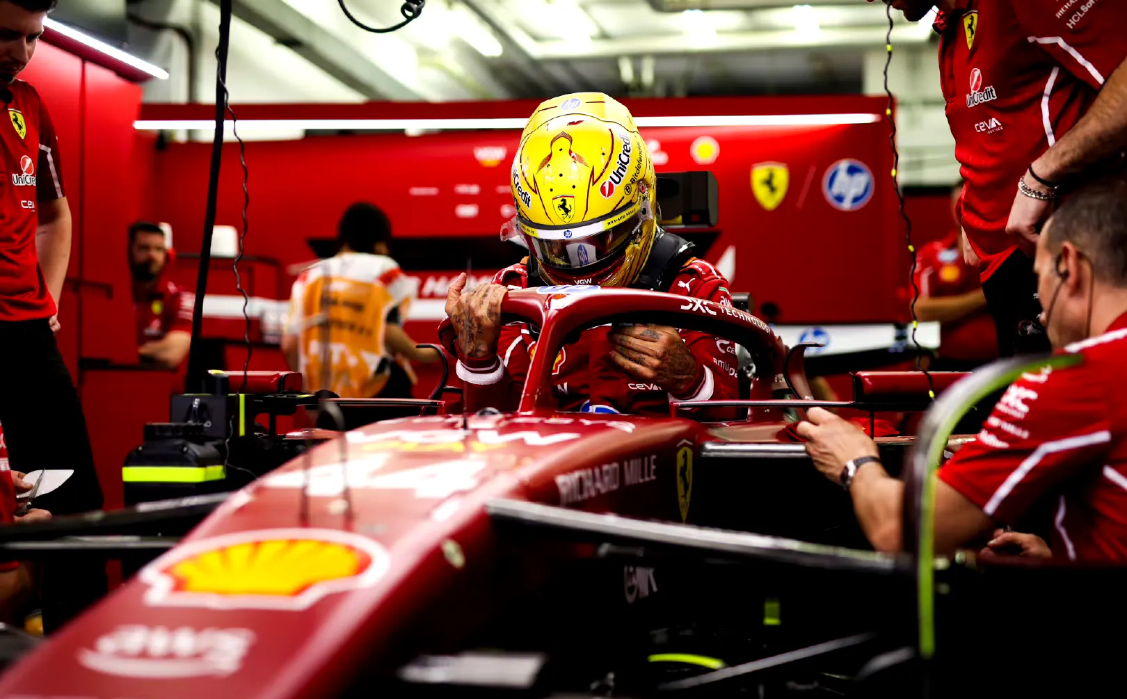 九游体育-包含阿斯顿马丁力克红牛车队，汉密尔顿状态火热的词条