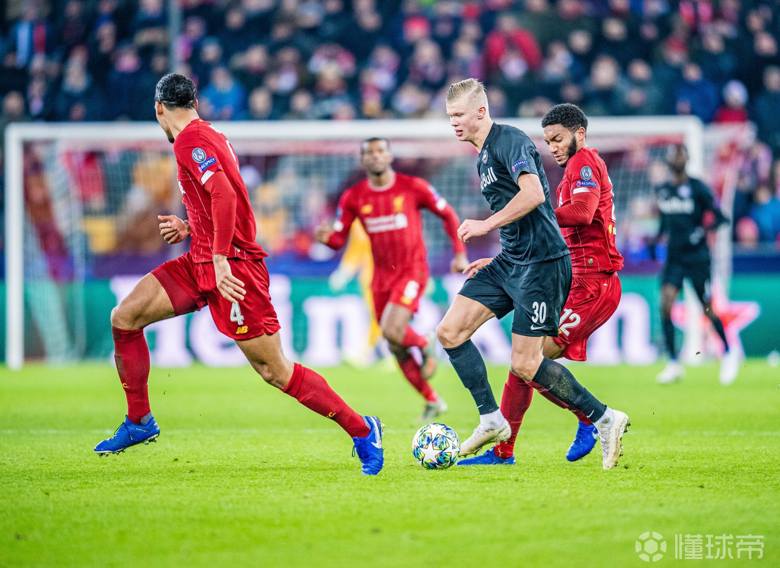 摩洛哥横扫英格兰，范戴克带队取胜